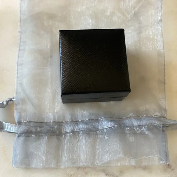 NWT Crucifix Cross 18" Pendant Necklace in 14k Two-Tone Gold - Picture 8 of 10